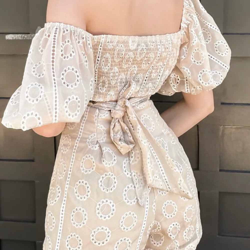 NWT Chic Beige Lace Two-Piece Set - Picture 3 of 3